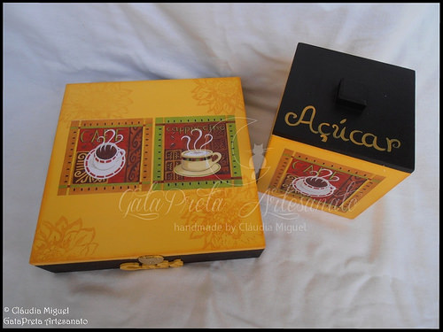 Caixa para cápsulas Delta Q e caixa para pacotes de açúcar 