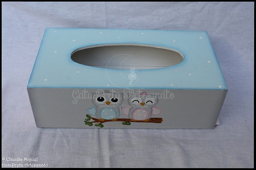 Fraldário, cesta, caixa de toalhitas e caixas de recordações de bebé 