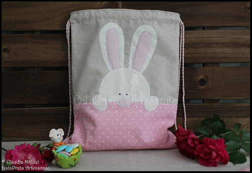 T-shirts de criança e mochilas 