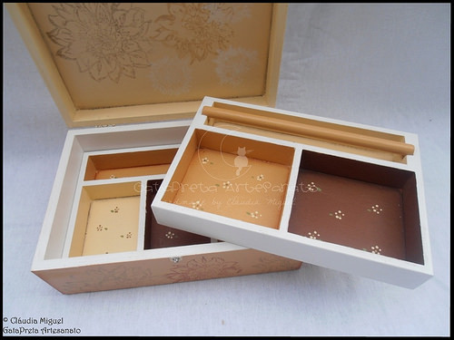 Caixa para 12 relógios, caixa de bijuteria e moldura 