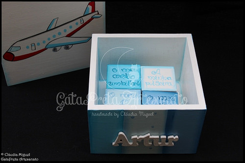 Caixa de medicamentos, régua crescimento e caixa recordações de bebé 