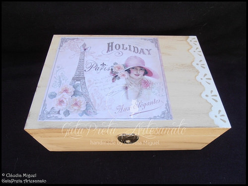 Quadro para colares e caixa bijuteria 