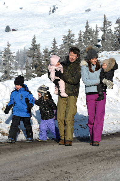 danishroyalsskiholidayv (2).jpg