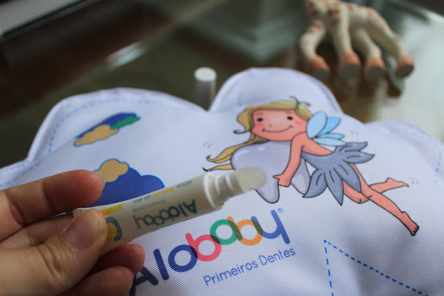 alívio natural da dor dos primeiros dentes + quando nascem os primeiros dentes + sintomas associados aos primeiros dentes + primeiros dentes o que fazer + alobaby + bebés + primeiro ano de vida 