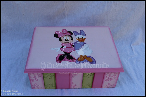 Cesta, caixa para ganchinhos e moldura 