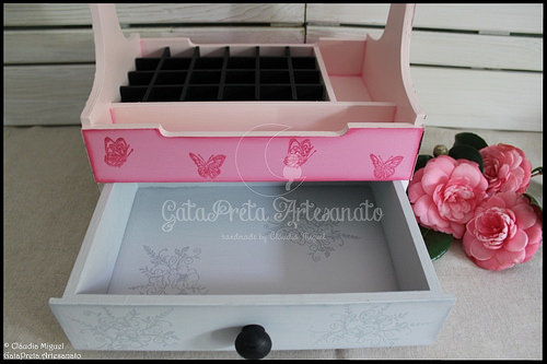 Caixa para vernizes e manicure 