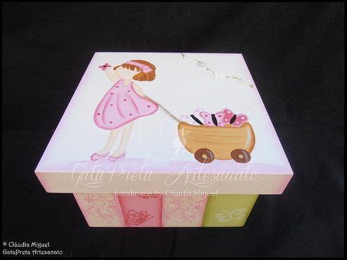 Fraldário, cesta, caixa de recordações de bebé e caixa para ganchinhos 