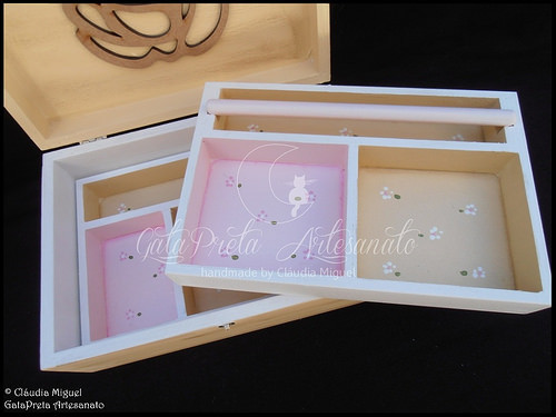 Quadro para colares e caixa bijuteria 