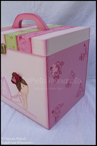 Caixa de medicamentos e moldura 