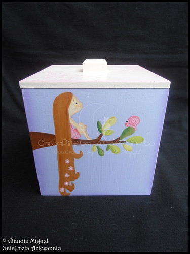 Fraldário, cesta, caixa cúbica, moldura e placa de porta 