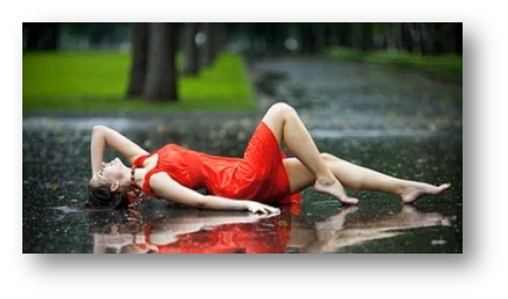 Mulher-deitada-na-chuva.png