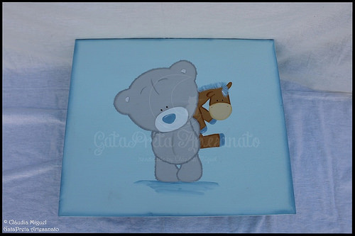 Caixa ampla e placa de porta 