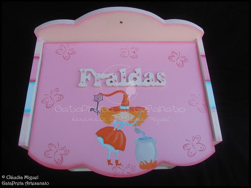 FraldÃ¡rio, cesta, moldura e placa de porta 