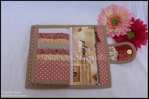 Capa de livros, carteira e estojo 