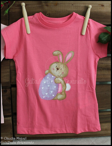 T-shirts de criança e mochilas 