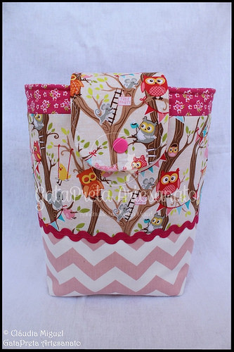 Bolsa para fraldas, babete e prendedores de chupetas 