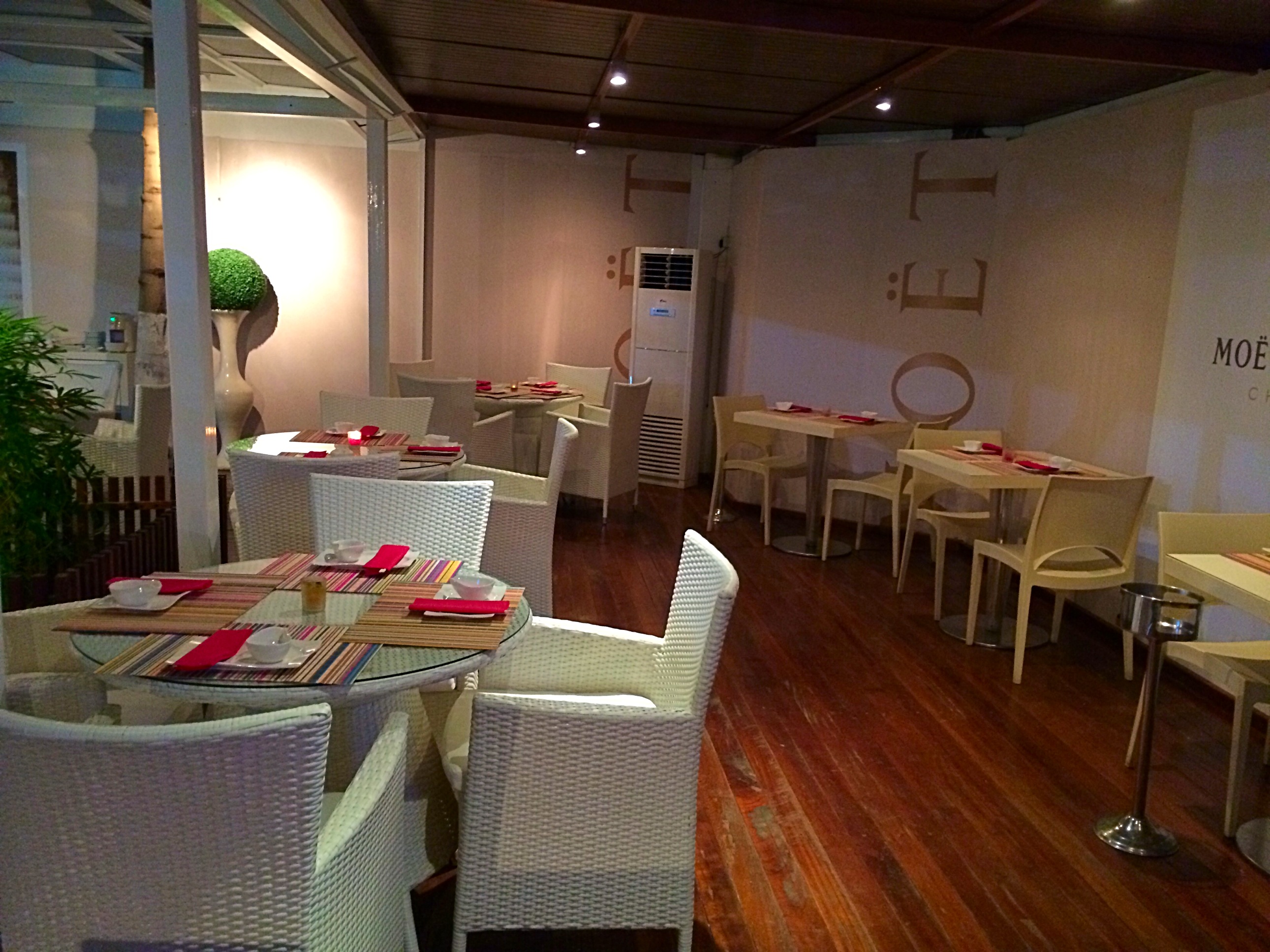 &copy; Luanda Nightlife