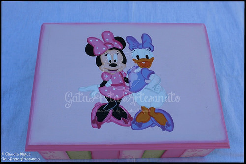 Cesta, caixa para ganchinhos e moldura 