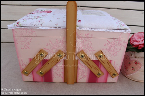 Caixa para maquilhagem e manicure 