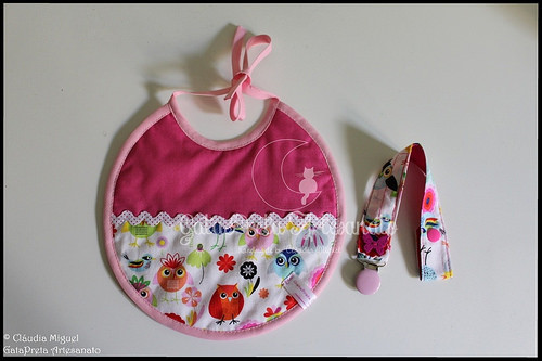 Babete e prendedor de chupetas 