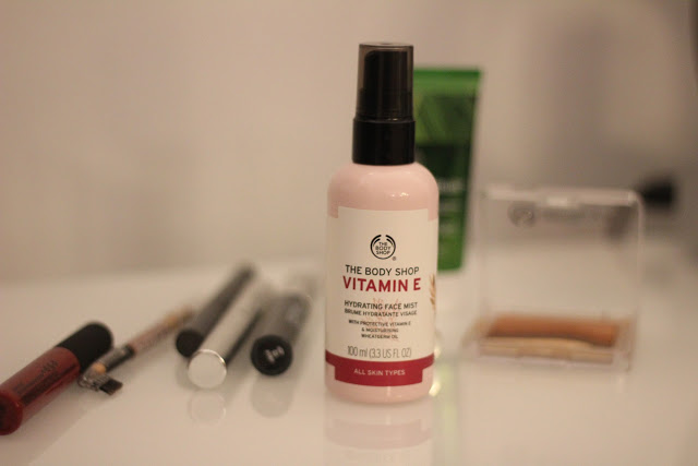 bruma de rosto + spray antioxidante + fixante de amquiagem + the body shop + cosméticos + maquiagem de festa + make uo fim de ano bruma de rosto + spray antioxidante + fixante de amquiagem + the body shop + cosméticos + maquiagem de festa + make uo fim de ano