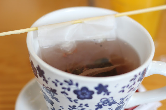 brunch + domingo + fábrica dos sabores + brunch continental + chá + chávena + tea bag + chá verde com goji