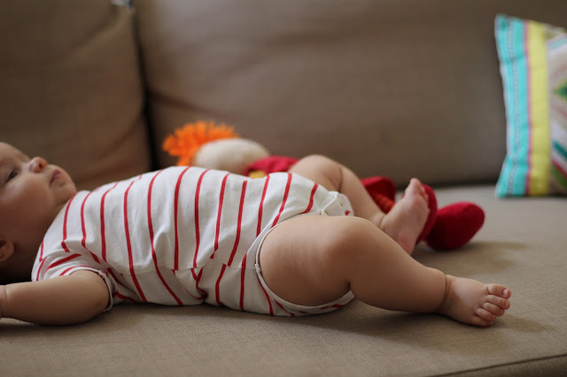 desenvolvimento do bebé  + desenvolvimento do bebé mês a mês + o que faz um bebé de quatro meses + quatro bebés +evolução do bebé + cherrypapaya kids