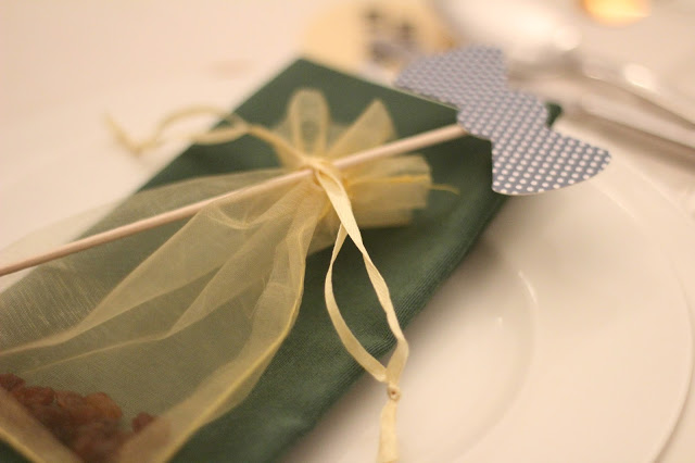 bolo + festa + velas + 2017 + passagem de ano + jantar + decoração de mesa + mesa de festa + docinho de açúcar + enfeites de bolos + table setting