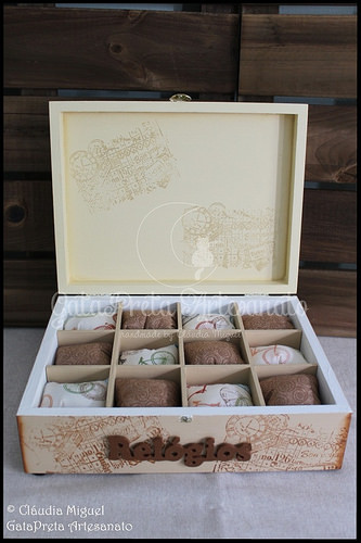 Caixa para 12 relógios 