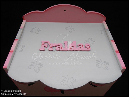 Fraldário, cesta, moldura, placa de porta e caixa cúbica 