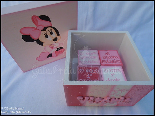 Caixa de recordações de bebé e placa porta 