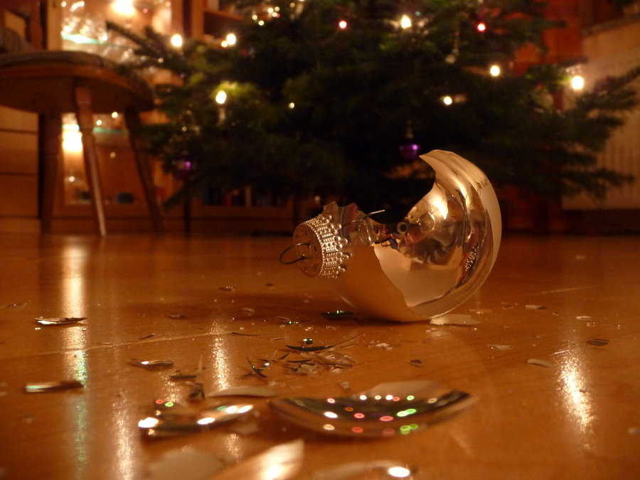 broken_christmas_ball_by_heart_drops