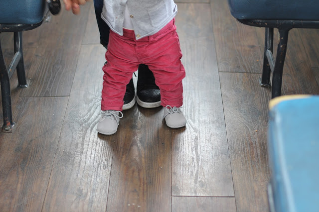 pisamonas + botas safari + rosa e cinzento + sfera kids + village underground + cafetaria village underground 
