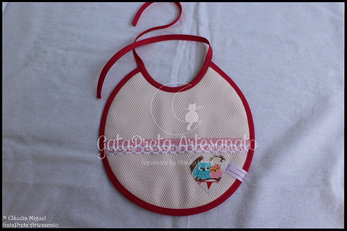 Bolsa para fraldas, babete e prendedores de chupetas 