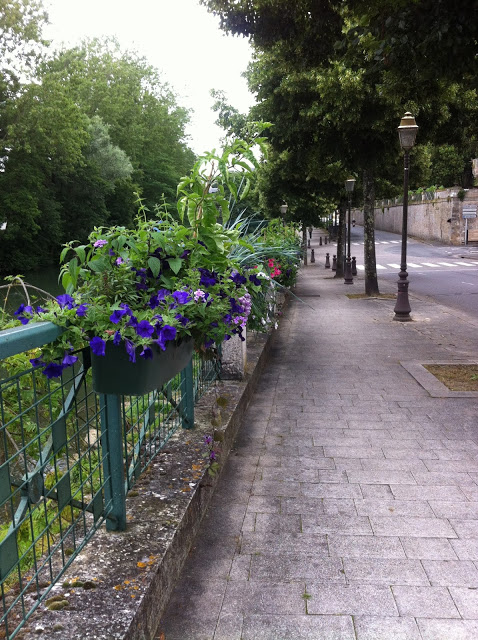 Viagens de carro + cidades para visitar em frança + Noirt + viajar com crianças de carro + dicas para viajar com crianças + férias