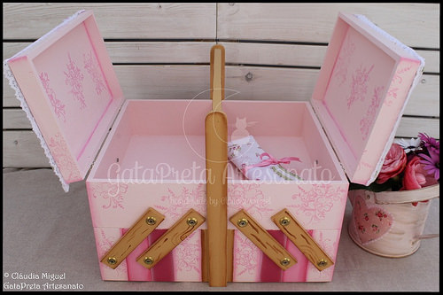 Caixa para maquilhagem e manicure 