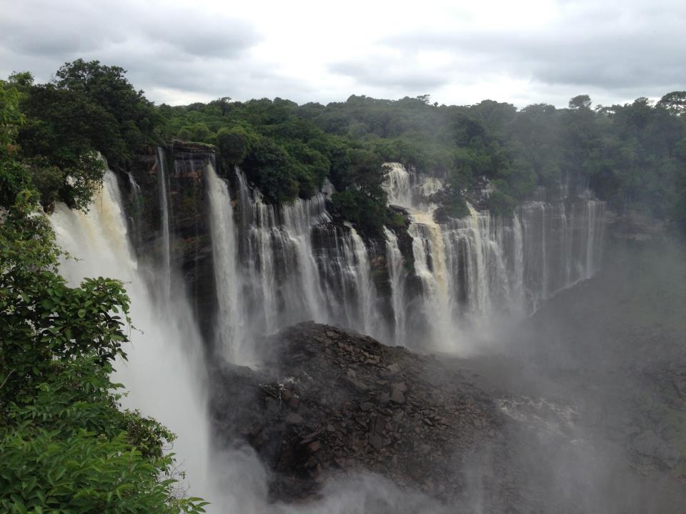 Pedras Negras/Quedas de Kalandula
