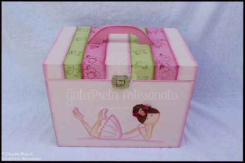 Caixa de medicamentos e moldura 