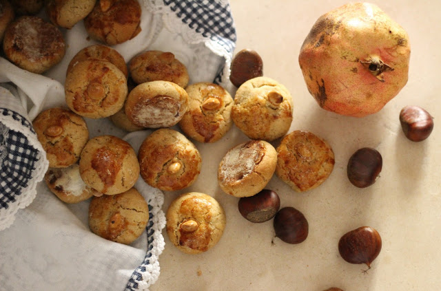 tradições portuguesas + pão por deus + broas + receitas tradicionais + romã + castanhas + dia de todos os santos + avó e neto + respeitar as nossas tradições + ensinar as nossas tradições ao mais pequenos + 1 de novembro + feriado de todos os santos