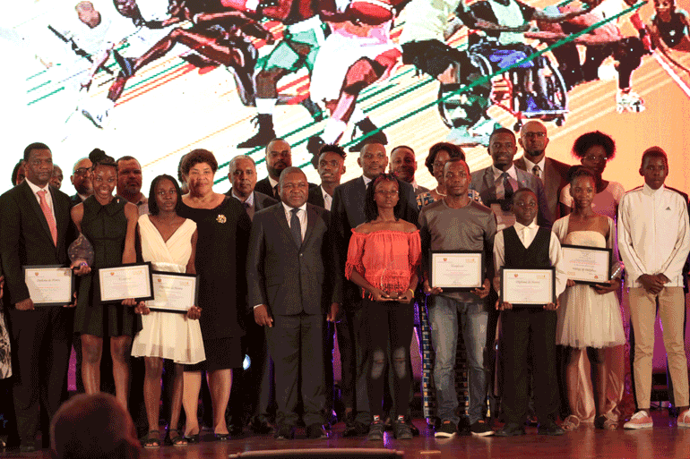 PRESIDENTE na gala.gif