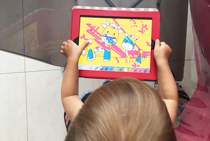 crianças e iPad