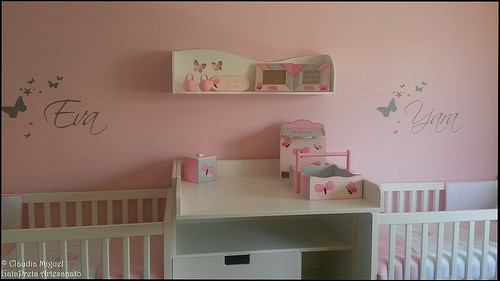 Fraldário, cesta, moldura, placa de porta e caixa cúbica 