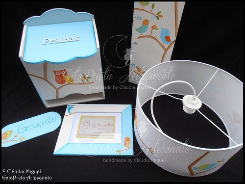 Fraldário, régua crescimento, candeeiro, moldura e placa porta 