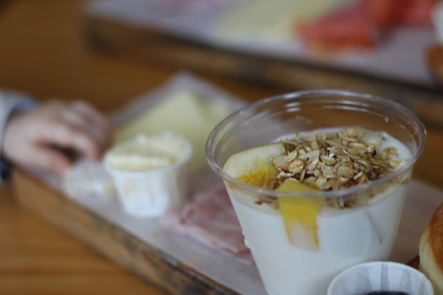 brunch + domingo + fábrica dos sabores + brunch continental + iogurte com granola + fabrico caseiro