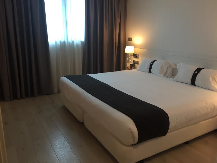 QUARTO HOLIDAY INN.jpg QUARTO HOLIDAY INN.jpg