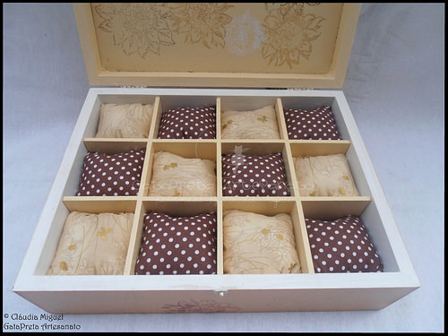 Caixa para 12 relógios, caixa de bijuteria e moldura 