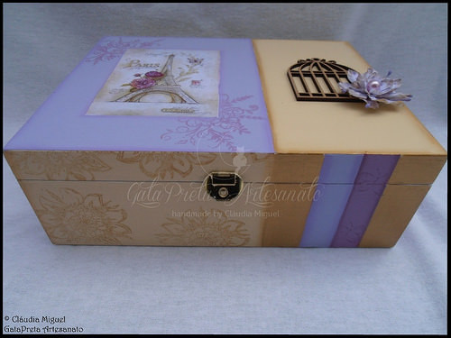 Caixa para 12 relógios e caixa de maquilhagem 