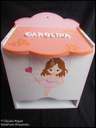 Fraldário, caixa de recordações de bebé e placa de porta 