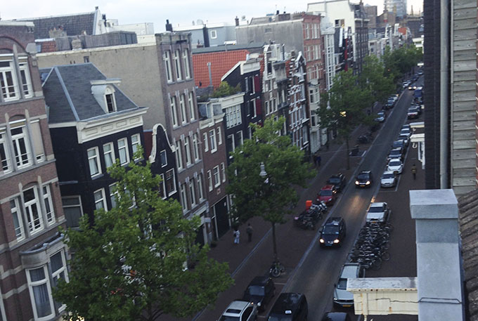 Vista da janela do apartamento que alugámos, no coração da zona gay da cidade, muito central. 