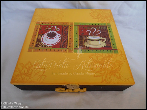 Caixa para cápsulas Delta Q e caixa para pacotes de açúcar 